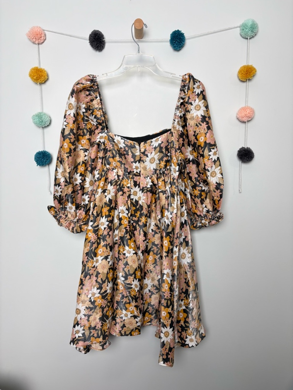 Storia Babydoll Puff Sleeve Floral Metallic Sheen Flowy Dress - Picture 10 of 10